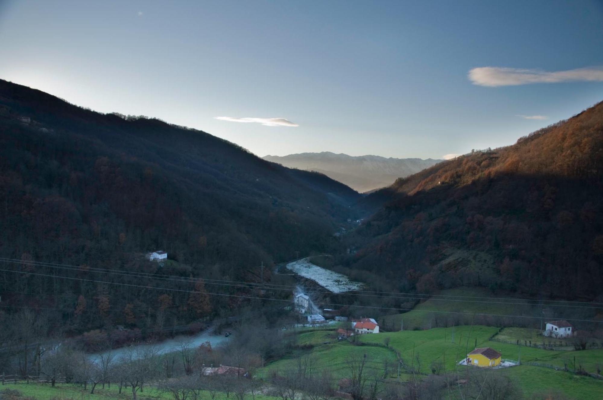 El Sumiciu Vendégház Mieres  Kültér fotó