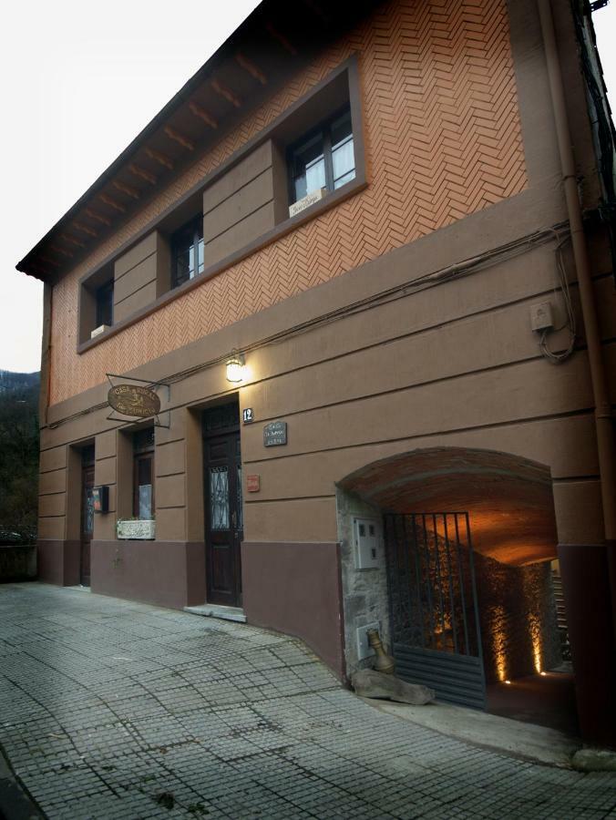 El Sumiciu Vendégház Mieres  Kültér fotó